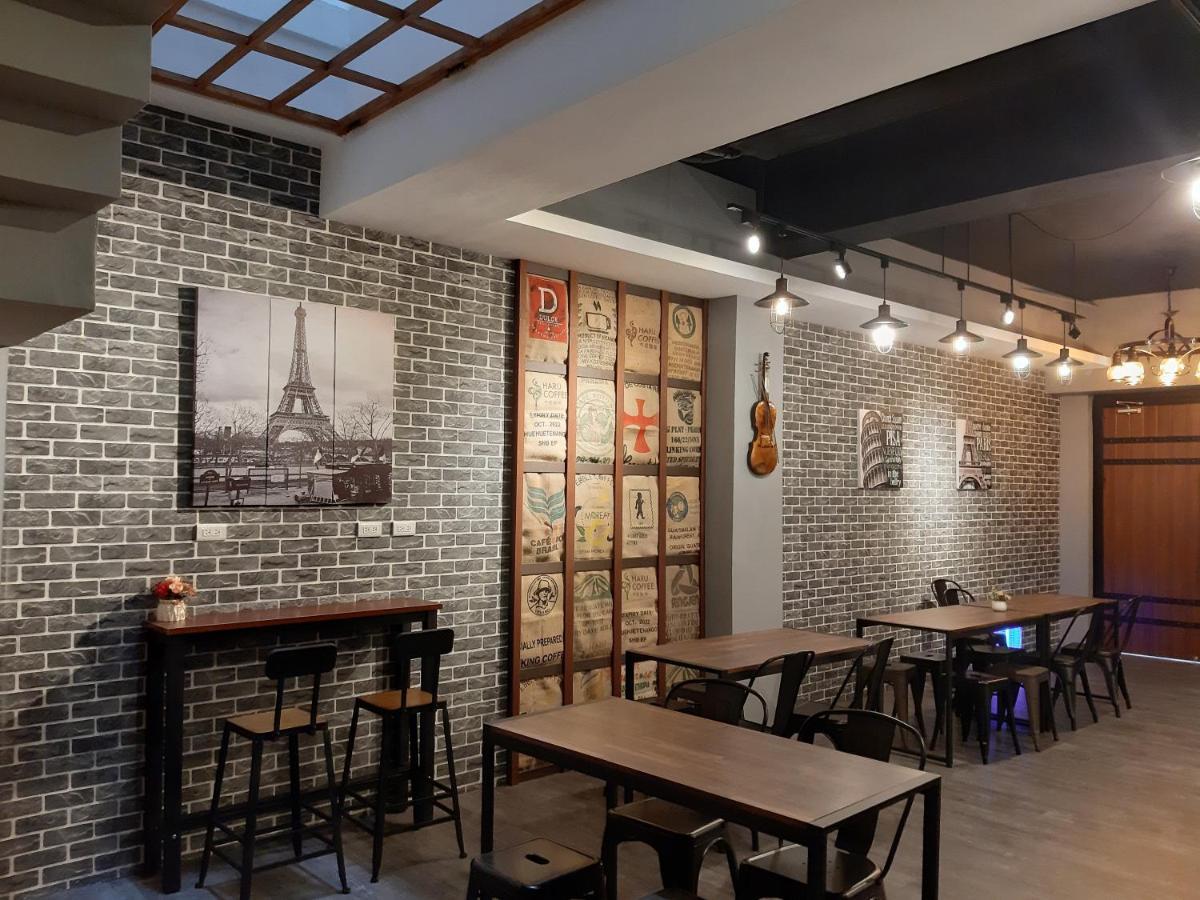 Quiet Hostel - Minquan Inn Tainan Exterior foto