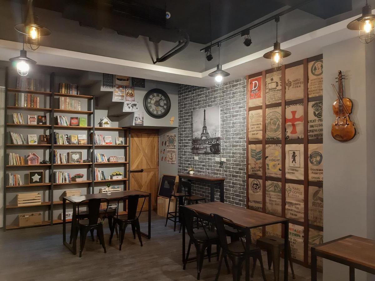 Quiet Hostel - Minquan Inn Tainan Exterior foto