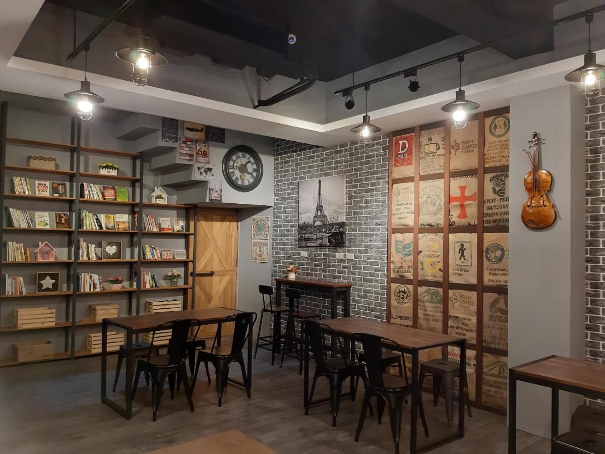 Quiet Hostel - Minquan Inn Tainan Exterior foto