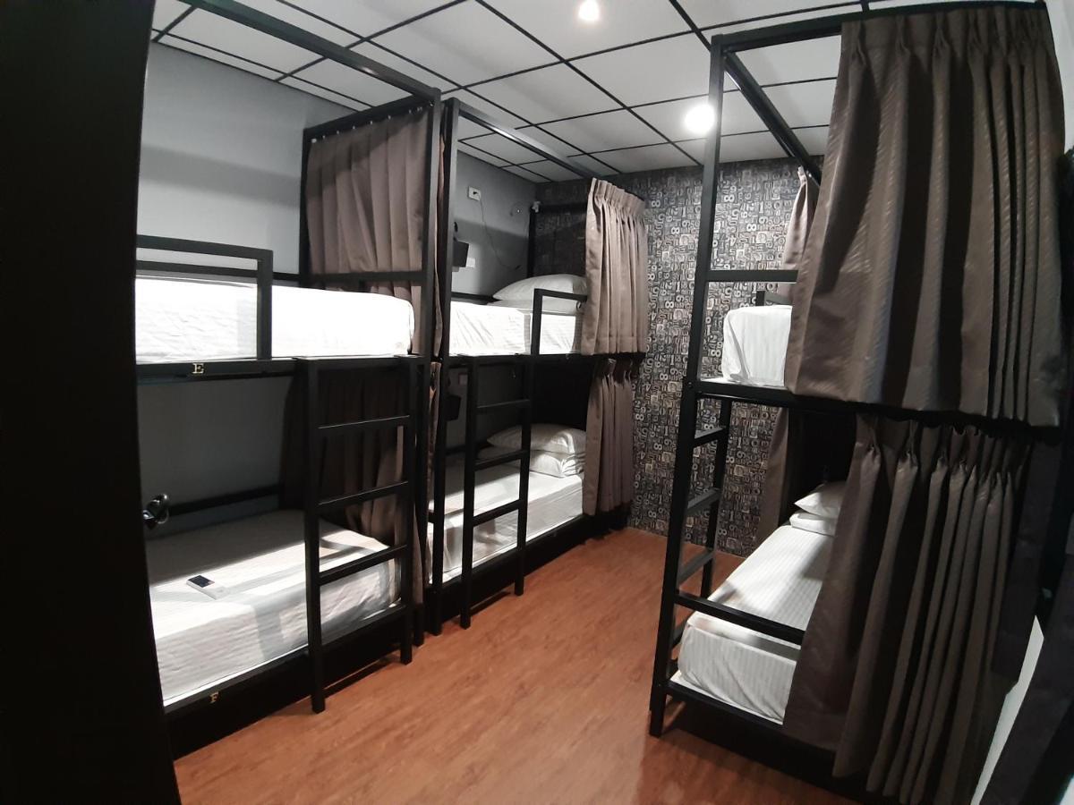 Quiet Hostel - Minquan Inn Tainan Exterior foto