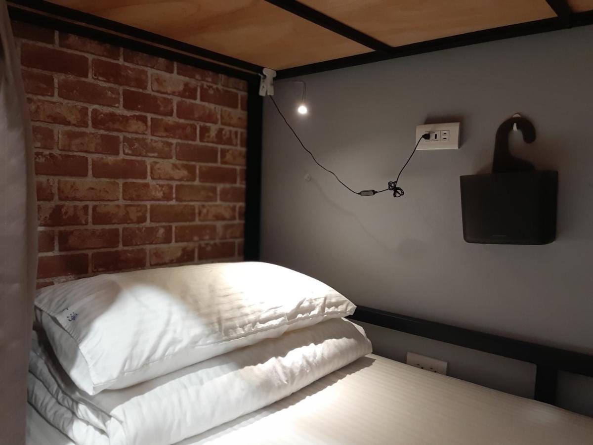 Quiet Hostel - Minquan Inn Tainan Exterior foto